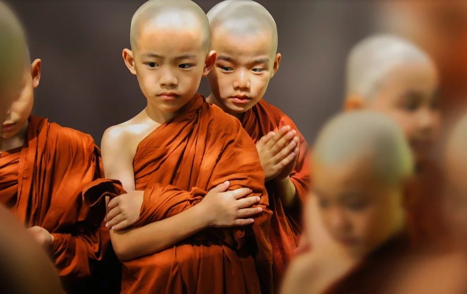 Còn một khi gặp ác duyên, nghiệt duyên thì chúng ta sẽ chịu nhiều tổn thương, lúc này đừng than phiền hay oán cách và thậm chí là gây gổ