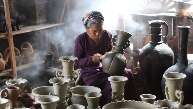 
Nghề gốm đã trở thành một nghề cao quý trong lịch sử cho đến hiện tại, không thể phủ nhận những giá trị văn hóa nghệ thuật mà gốm sứ mang lại. Ảnh minh hoạ
