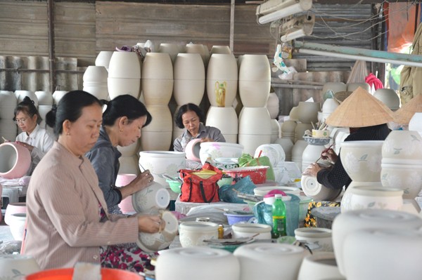 
Từ ngàn đời trước gốm đã trở thành một trong những phát minh quan trọng của tổ tiên ta còn được lưu truyền những giá trị tốt đẹp đến tận ngày nay. Ảnh minh hoạ
