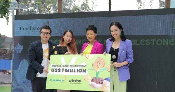 
Nhờ nền tảng tốt của 2 nhà sáng lập cùng với việc đi theo xu hướng và tiềm năng khổng lồ của mảng thời trang second-hand tại Việt Nam nói riêng và thế giới nói chung, quỹ đầu tư mạo hiểm Touchstone đã quyết định rót 1 triệu USD cho startup Piktina.
