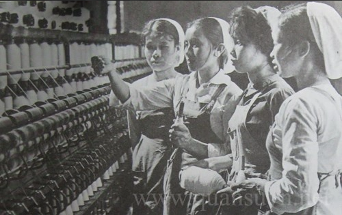 
Giai đoạn những năm 1980 đến 1990, sản phẩm chủ lực của nhà máy này là vải lụa Nam Định được nhiều người biết đến và là một thương hiệu vô cùng nổi tiếng và đây cũng là&nbsp;thời kỳ phát triển mạnh mẽ nhất của nhà máy

