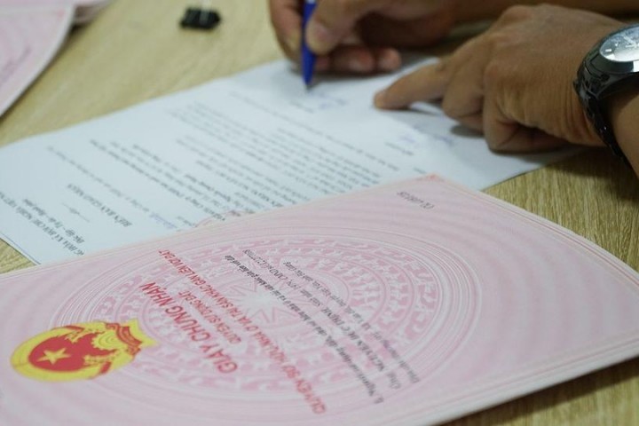 Điều kiện cấp Sổ đỏ đứng tên hộ gia đình