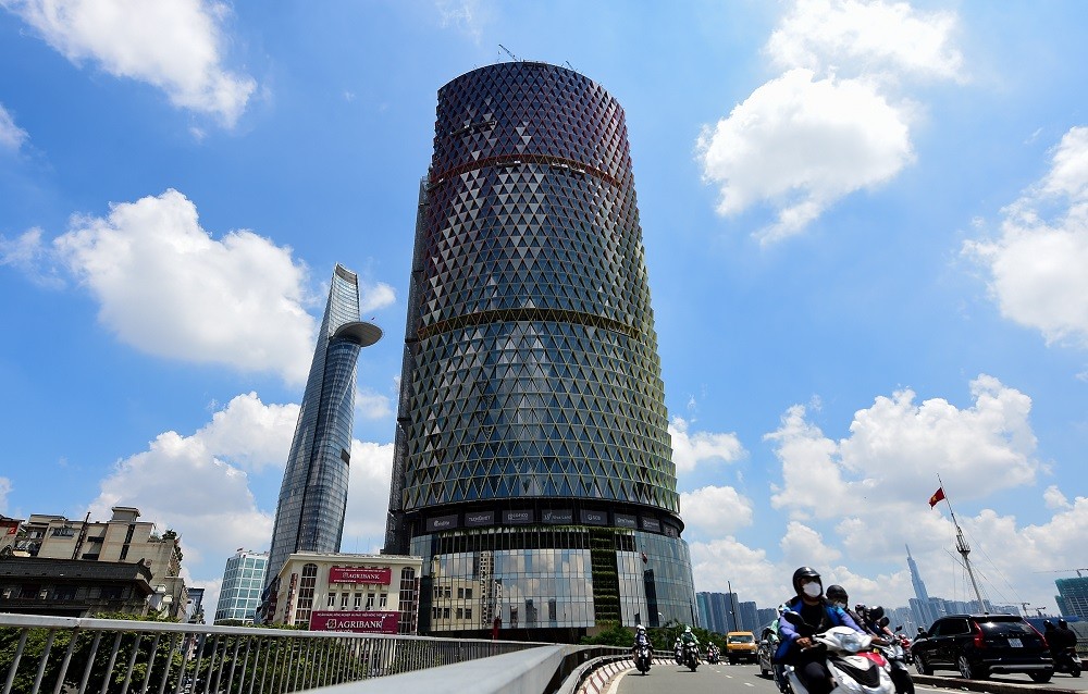 
Dự án&nbsp;Saigon One Tower từng bị chỉ đích danh làm xấu mặt đô thị TP Hồ Chí Minh, đặc biệt khi đứng cạnh tòa nhà Bitexco hiện đại.
