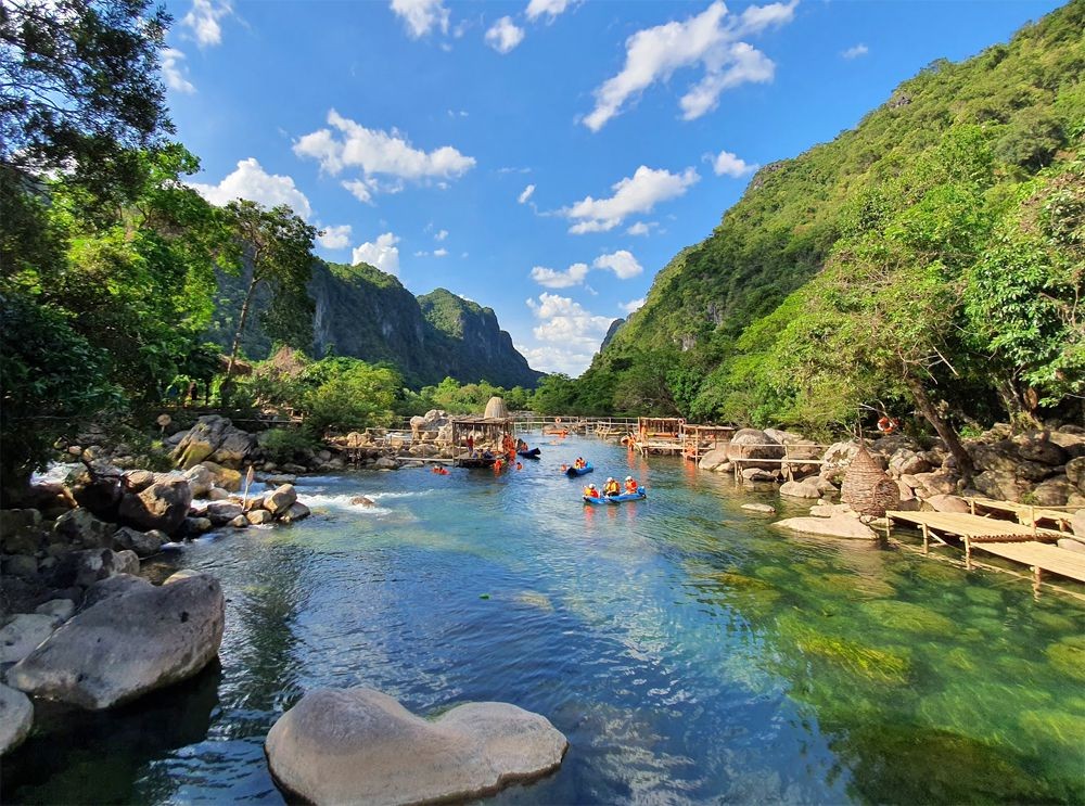 
Vườn quốc gia&nbsp;Phong Nha&nbsp;Kẻ Bàng là di sản thiên nhiên thế giới thắng cảnh nguyên sơ mà tạo hóa đã ban tặng cho vùng đất Quảng Bình, một mảnh đất hoang sơ đầy bình yên
