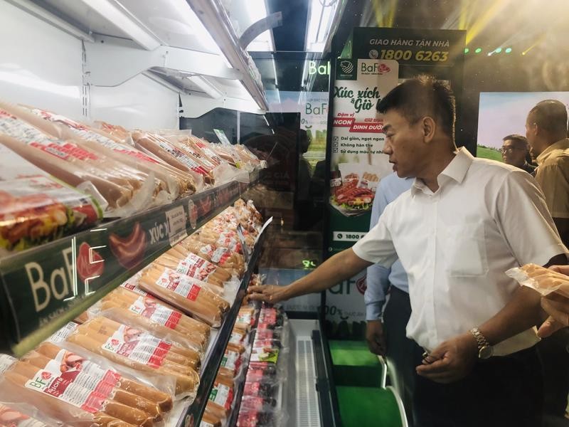 
Cho đến nay, toàn hệ thống đã có khoảng 60 cửa hàng Siba Food cùng với 250 Meat Shop; và theo kế hoạch sẽ mở rộng lên 100 cửa hàng Siba Food và 1.000 cửa hàng Meat Shop vào năm 2023
