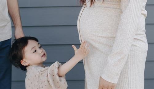 Thông qua lời Đức Phật dạy về công ơn của người phụ nữ mang thai, chúng ta càng trân trọng và thông cảm hơn cho những gì mà các bà mẹ đang và đã trải qua suốt thời kỳ sinh nở cho đến những năm sau đó