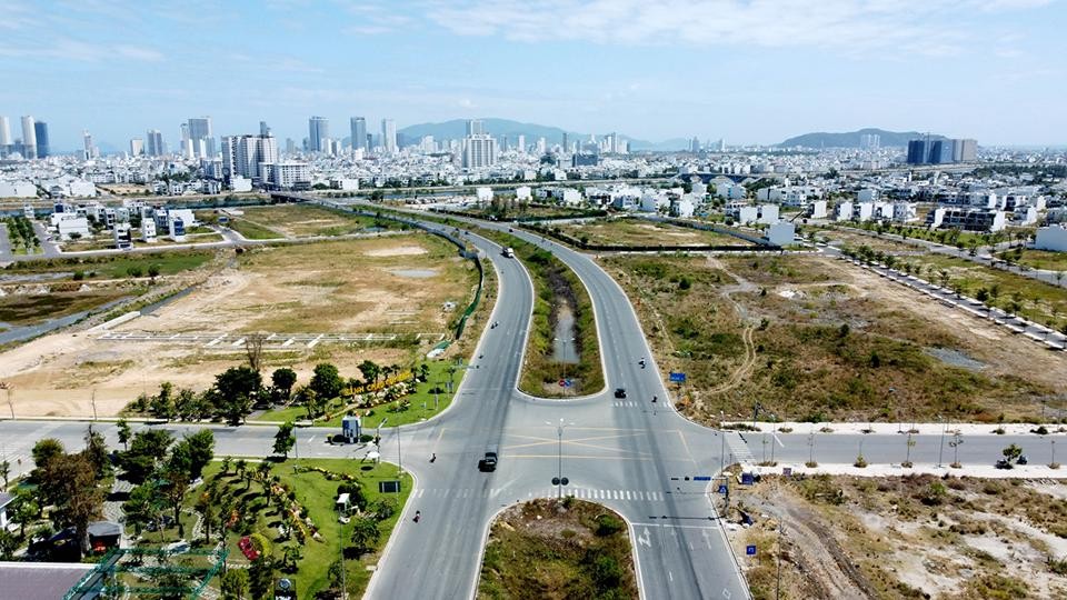 Đường Võ Nguyên Giáp là tuyến đường rộng và đẹp nhất tỉnh Khánh Hòa hiện nay.