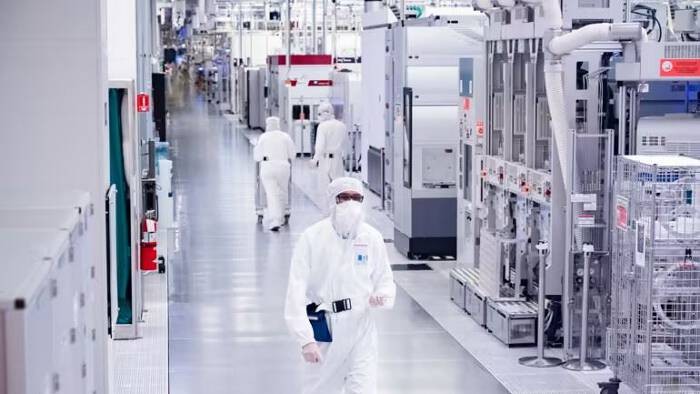 

Việc sản xuất chip cho khách hàng bên ngoài hay còn được gọi là mảng kinh doanh xưởng đúc chính là thứ mà Intel đang nhắm đến
