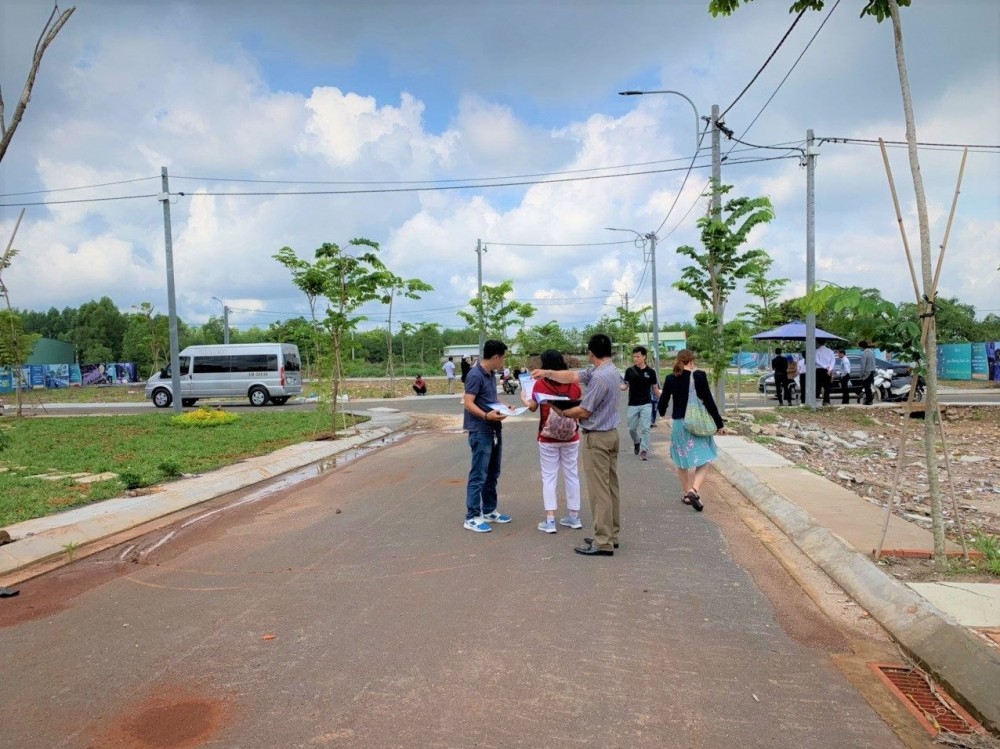 
Lượng giao dịch đất nền sơ cấp sụt giảm chủ yếu là vì thị trường đang thiếu hụt dòng tiền
