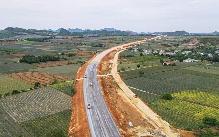 
Đặt mục tiêu khởi công các dự án thành phần cao tốc Bắc Nam phía Đông giai đoạn 2 trước ngày 31/12/2022.
