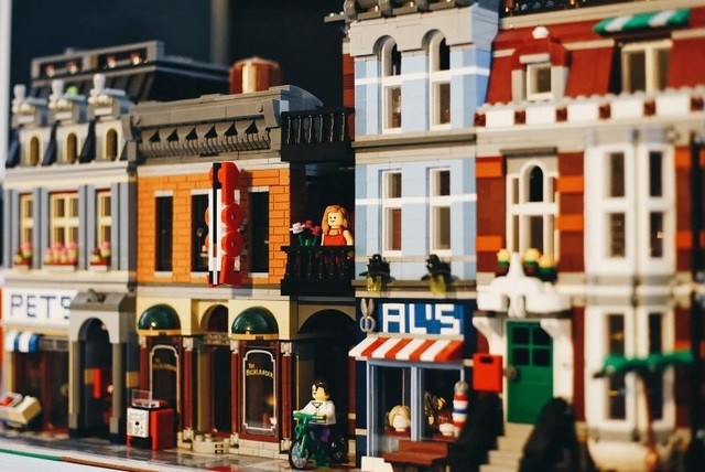 

Theo các nhà nghiên cứu lý giải về việc vì sao có không ít người sẵn sàng chi tiền để có thể sở hữu cho mình những bộ xếp hình độc đáo của LEGO

