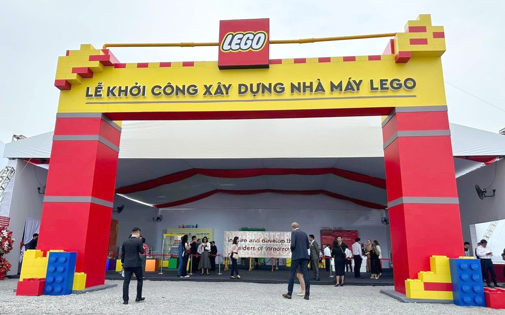 
Tập đoàn LEGO (Đan Mạch) đầu tư hơn 1 tỷ USD xây dựng nhà máy sản xuất đồ chơi trẻ em tại tỉnh Bình Dương.
