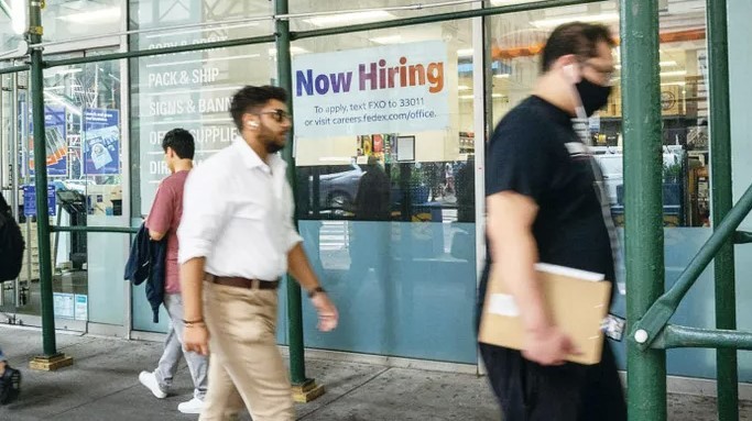 
Nhiều người độ tuổi 20 vẫn không tham gia thị trường việc làm là do đang theo học chương trình sau đại học
