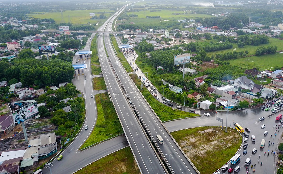 
Lưu lượng phương tiện tham gia lưu thông trên tuyến cao tốc TP Hồ Chí Minh - Long Thành - Dầu Giây tăng cao liên tục, trung bình trên 10%/năm.&nbsp;
