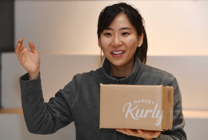 

Sophie Kim (38 tuổi) là người sáng lập của Market Kurly - đây là một trang thương mại điện tử hiện tại đang phát triển một cách nhanh chóng tại Hàn Quốc với trị giá lên đến hàng tỷ USD
