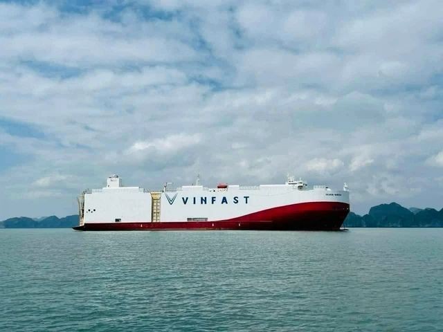 
Chiếc tàu được cho là chở chuyến hàng ô tô điện của VinFast tới Mỹ
