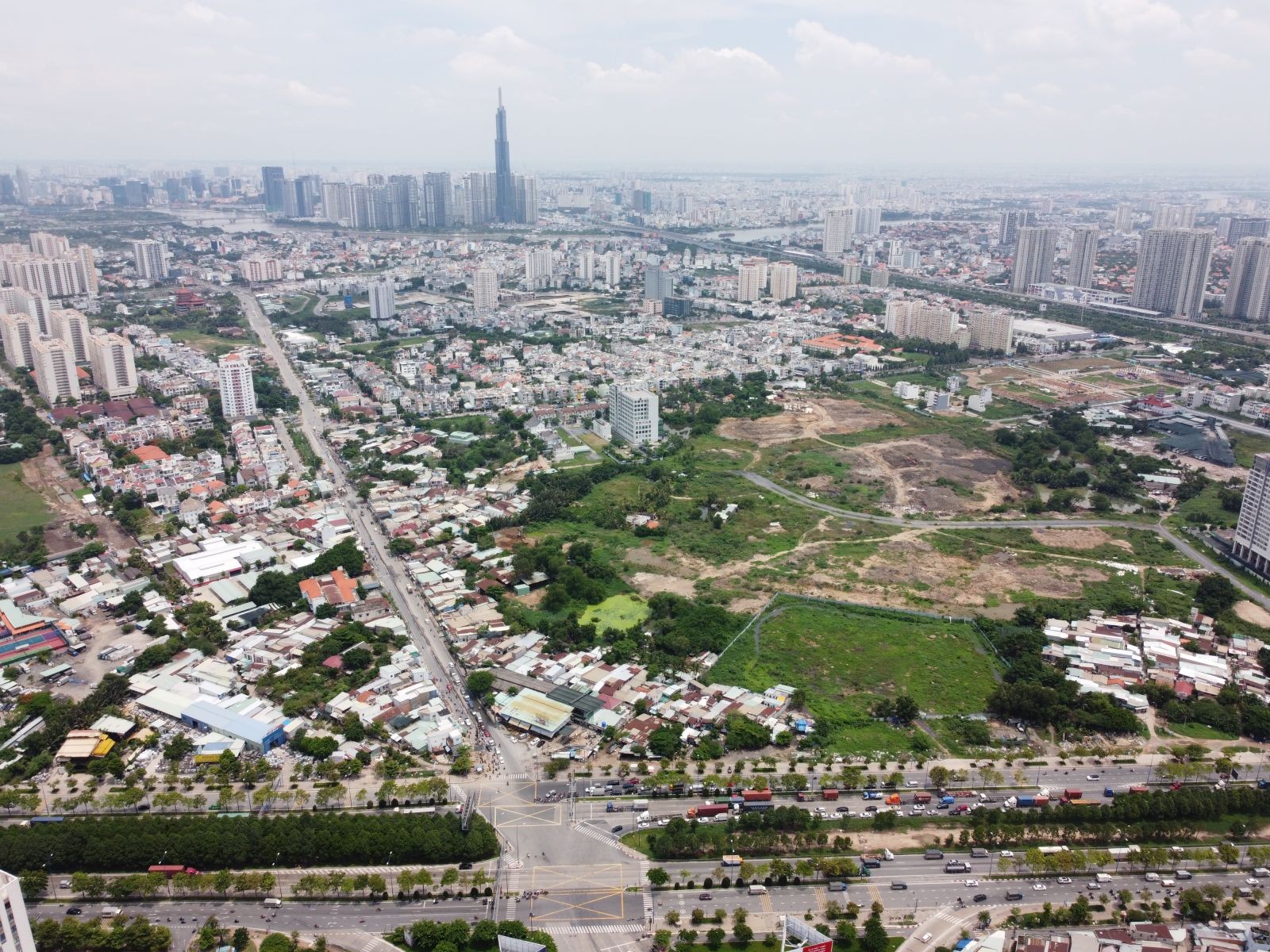 
Cần khẩn trương xem xét, tháo gỡ khó khăn cho một số doanh nghiệp và dự án điển hình, làm tiền lệ để giải quyết các trường hợp tương tự, tạo “niềm tin” cho doanh nghiệp và thị trường bất động sản, trong đó có 143 dự án tại thành phố Hồ Chí Minh.
