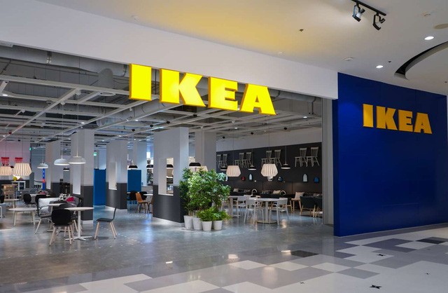 Lúc đầu, IKEA đơn thuần là công ty tại nhà, giao hàng qua bưu điện và không có cửa hàng