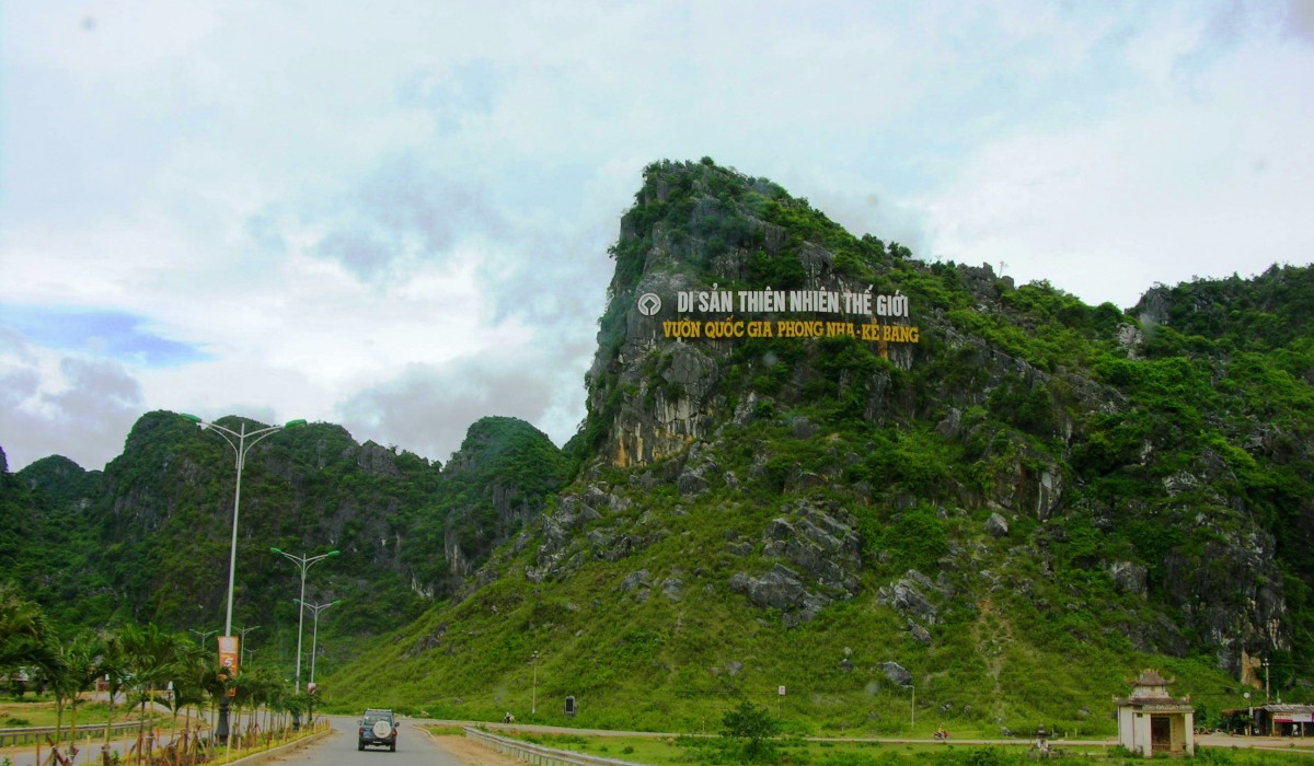 
Tuyến đường du lịch sẽ có chiều dài 20km, với quy mô 6 làn xe kết nối TP Đồng Hới và Di sản thiên nhiên Vườn quốc gia Phong Nha - Kẻ Bàng.
