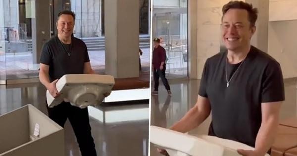 
Musk đăng tải một video bước vào trụ sở của Twitter với hình ảnh đang bê một chiếc bồn rửa mặt
