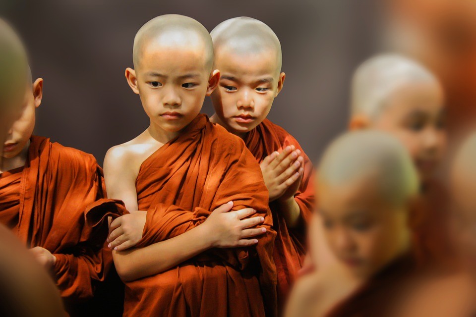 
Lời Đức Phật dạy hay nói về việc tu khẩu, bởi một khi tu khẩu thì sẽ giúp cho bạn tích phúc cho chính mình, nếu như bạn không tu khẩu, hay nói linh tinh và hay ba hoa thì sẽ làm mất đi phước lộc của mình
