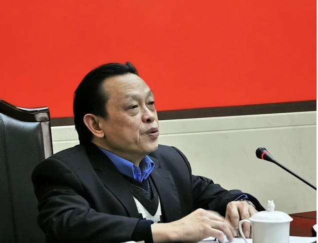 
Đến năm 2010, ông Lưu 61 tuổi đã quyết định từ chức Tổng giám đốc của Rainbow Group và bắt đầu lên kế hoạch nghỉ hưu
