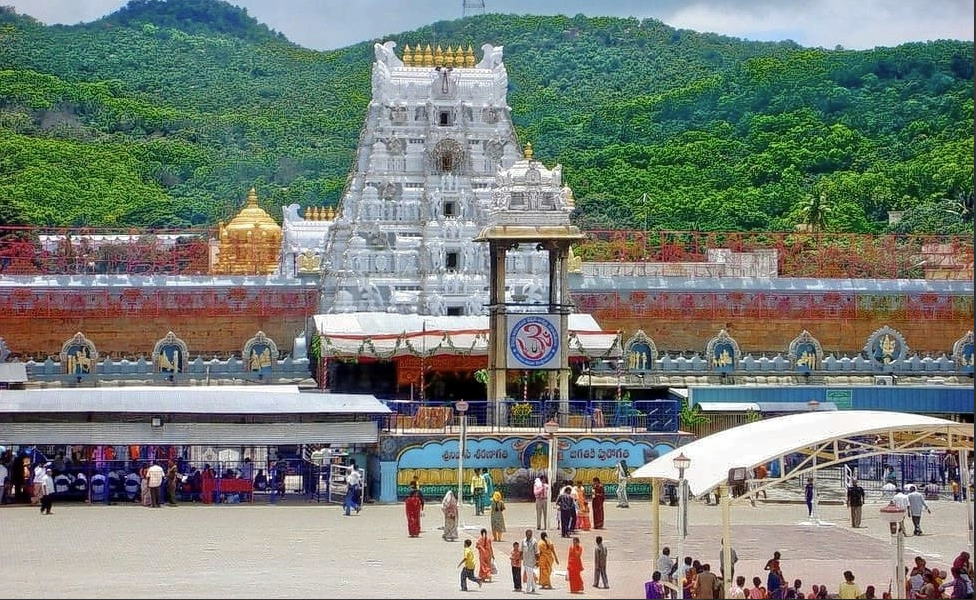 
Dù là một trong số những địa điểm tôn giáo nổi tiếng bậc nhất thế giới, tuy nhiên khối tài sản khổng lồ tại Venkateswara - nơi vốn được mệnh danh là “ngôi đền của sự giàu có” lại chưa bao giờ được biết đến
