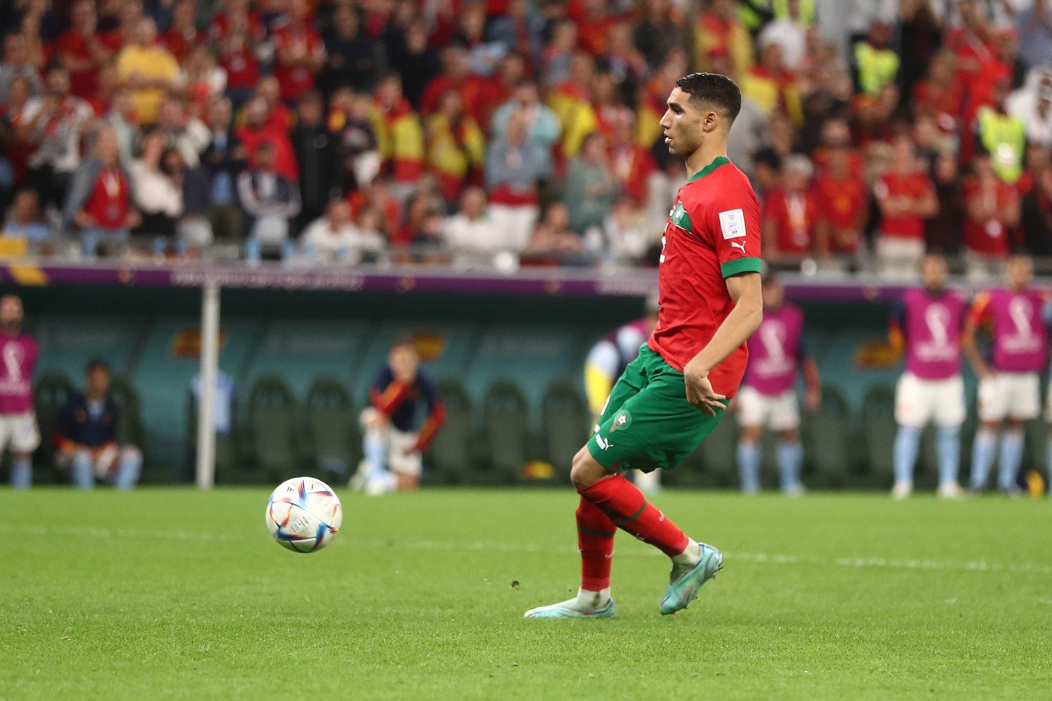 Hakimi lạnh lùng đá penalty