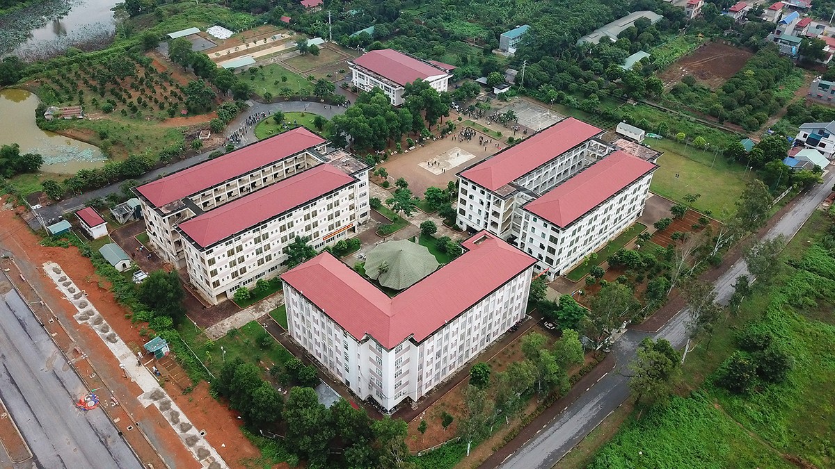 
Hiện nay, còn nhiều trường đại học, trụ sở dù triển khai di dời đã lâu nhưng đến nay vẫn “dậm chân tại chỗ”.&nbsp;
