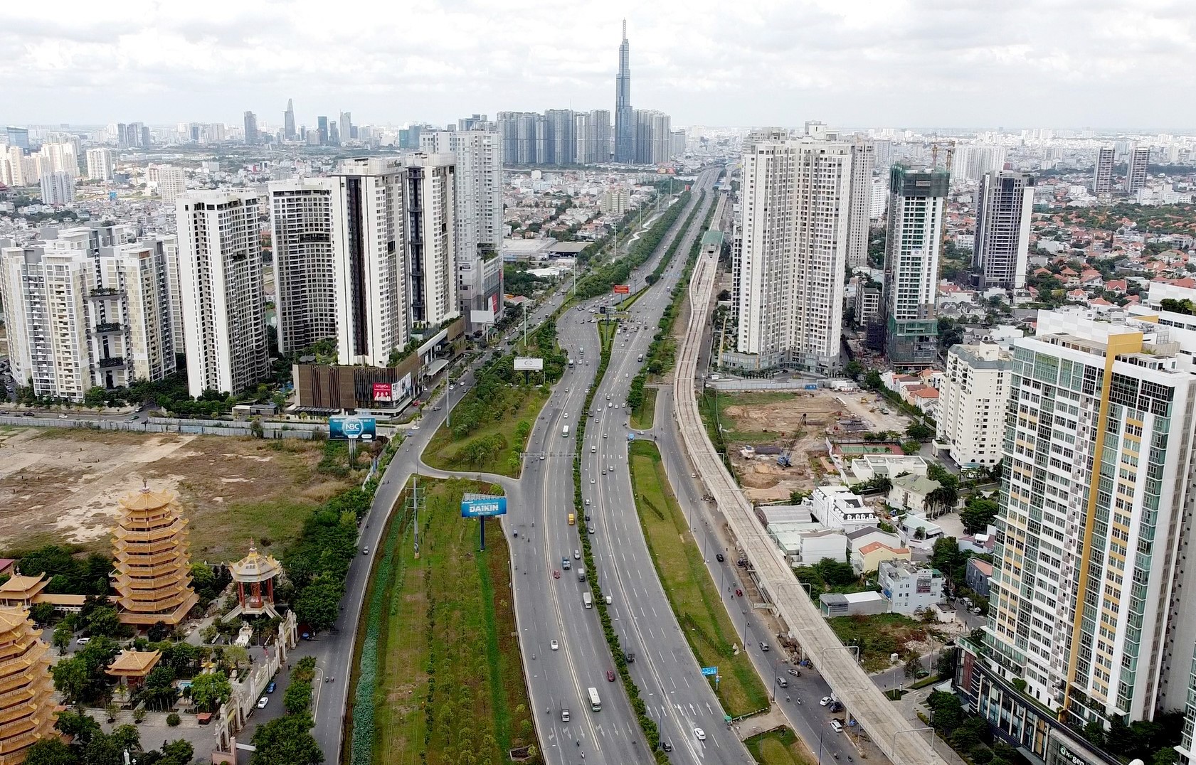 
Nếu lạm phát tăng, đồng tiền mất giá, bất động sản càng trở thành tài sản an toàn nhất, có giá trị tăng trưởng lâu dài.
