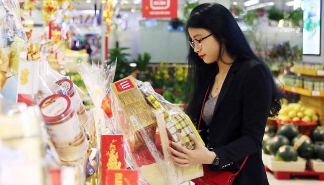 Người dân lo lắng hơn khi chi phí sắm Tết sẽ vượt kế hoạch vì lạm phát 