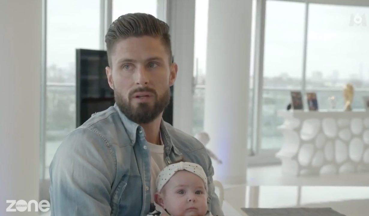 Căn nhà toàn gam màu trắng của Giroud