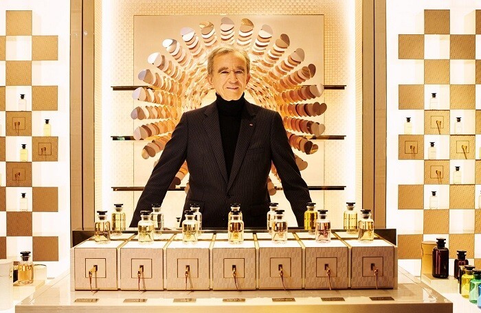 Ông Bernard Arnault chính là tỷ phú giàu nhất trên thế giới từng là nỗi sợ hãi của mọi đối thủ cạnh tranh. Ông được biết đến với khả năng có thể dự đoán chính xác xu hướng tiêu dùng trên toàn cầu.