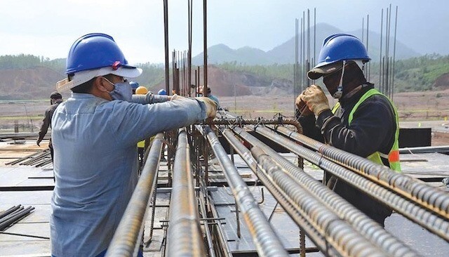 Giới phân tích cho biết, mặc dù đang chìm trong khó khăn nhưng đối với ngành xây dựng và vật liệu, đầu tư công cũng sẽ là điểm sáng trong năm 2023 bù đắp được phần nào dành cho sự yếu kém của lĩnh vực bất động sản nhà ở
