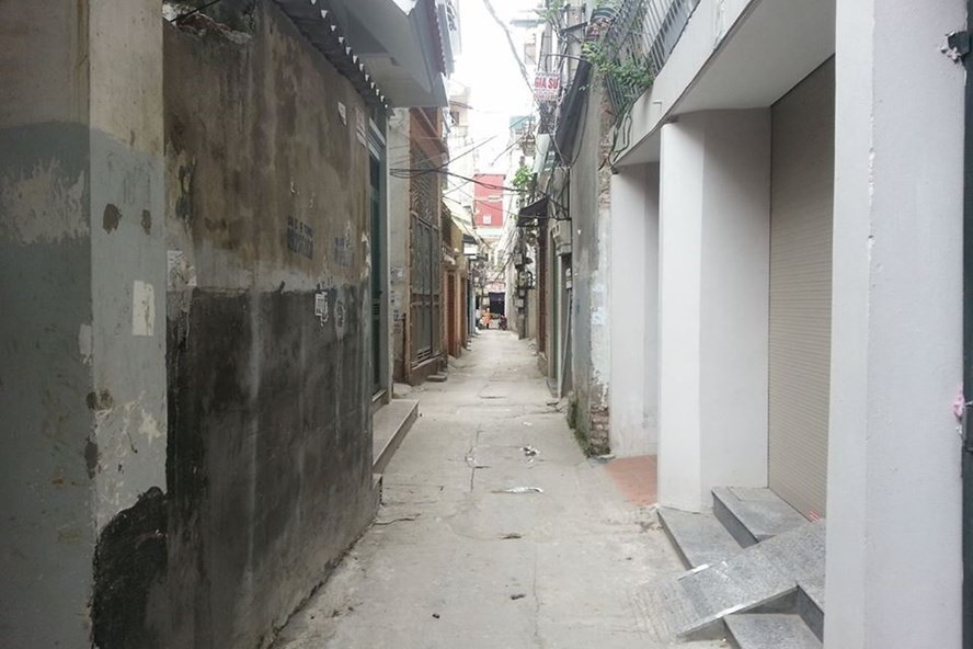 Mua đất, mua nhà cũ trong ngõ để xây mới hoặc cải tạo, sửa chữa rồi bán lại giúp nhiều nhà đầu tư thu lợi nhuận cao (ảnh minh họa)