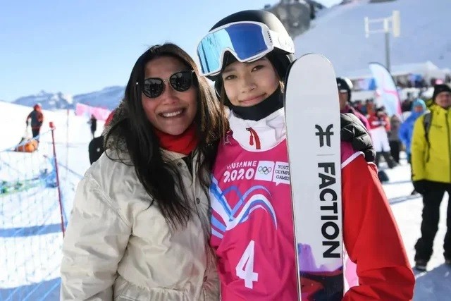 

Doanh nhân Cốc Yến - mẹ của "thiên thần trượt tuyết"&nbsp;Cốc Ái Lăng

