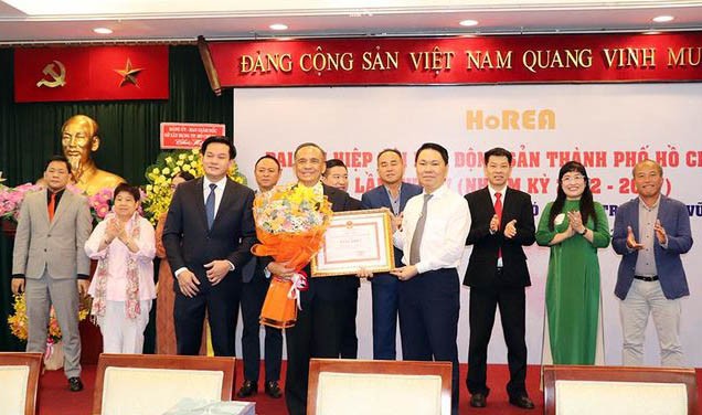 
UBND TP Hồ Chí Minh trao tặng bằng khen cho Hiệp hội Bất động sản TP Hồ Chí Minh vì những hoạt động tích cực trong suốt thời gian vừa qua
