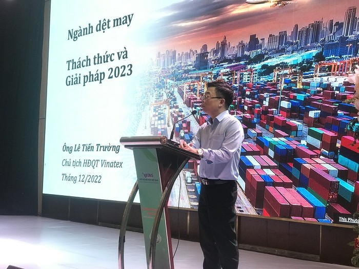 
Ngày 16/12, ông Lê Tiến Trường, Chủ tịch Tập đoàn dệt may Việt Nam (Vinatex) đã tham gia Hội nghị tổng kết ngành dệt may năm 2022
