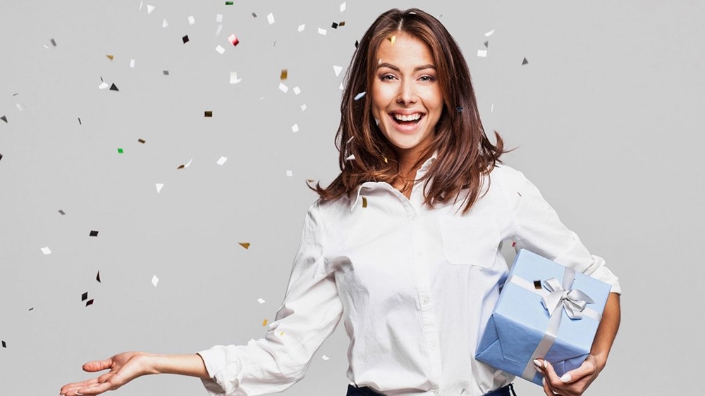Bên cạnh những lời chúc khi chia tay sếp thì cũng không thể thiếu những món quà thay cho lời tạm biệt và cũng là một cách để thể hiện tình cảm sự trân trọng. Ảnh minh hoạ