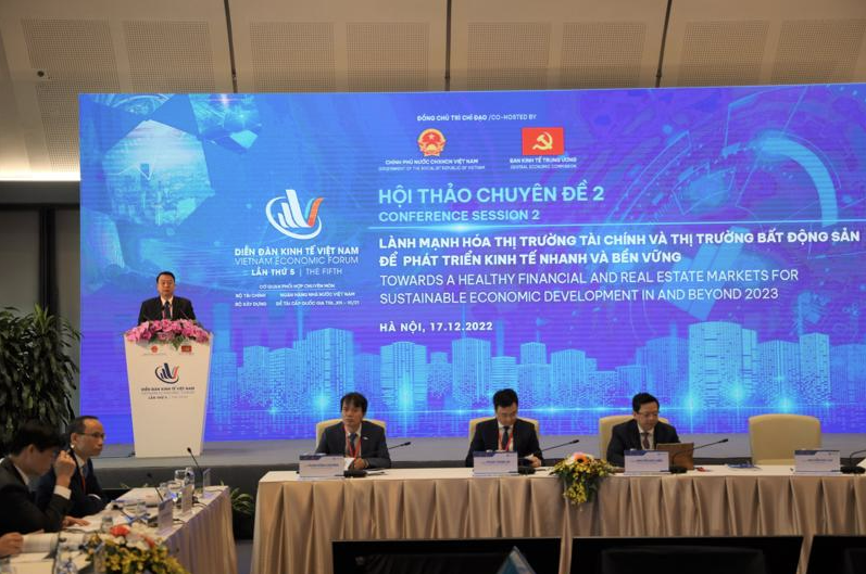 
Ngày 17/12 vừa qua, Ban Kinh tế Trung ương phối hợp với Bộ Tài chính, Ngân hàng Nhà nước Việt Nam, Bộ Xây dựng đã tổ chức Diễn đàn Kinh tế Việt Nam lần thứ 5 “Kinh tế Việt Nam năm 2023: Ổn định kinh tế vĩ mô, đảm bảo các cân đối lớn, vững vàng vượt qua thách thức”
