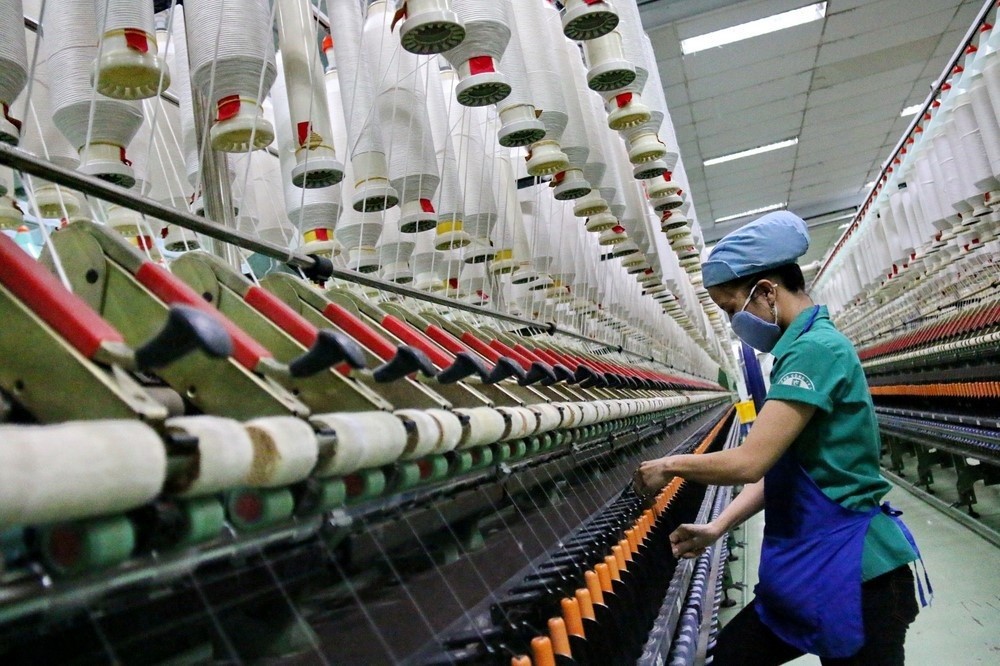 
Ngành dệt may Việt Nam chủ yếu hoạt động xuất khẩu nên chịu ảnh hưởng lớn bởi tổng cầu trên thế giới
