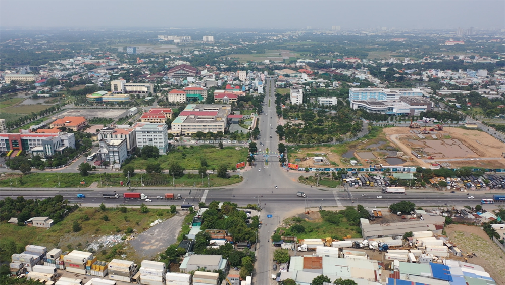 
Tuy nhiên, sau đó UBND TP Hồ Chí Minh yêu cầu 5 huyện ven đô không xin lên quận hay thành phố vì có thể gây sốt đất, đầu cơ.

