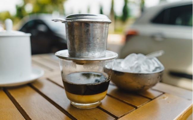 
Có thể thấy, hương vị cà phê đậm đà cũng đã trở nên vô cùng quen thuộc trong nhịp sống mỗi ngày của người dân Việt Nam
