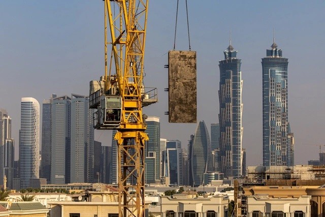 
Một khu phức hợp xây dựng khu chung cư dọc theo kênh nước ở Dubai
