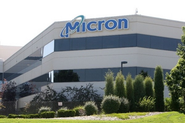 
Và với việc Micron Technology đang là công ty lớn thứ ba ở trên thị trường DRAM, gã khổng lồ chip nhớ cũng như lưu trữ đã không tránh khỏi được xu thế tăng trưởng chậm lại. Doanh thu ở trong quý đầu tiên của năm tài chính mới kết thúc vào ngày 30/11 cũng đã giảm 47% so với cùng kỳ xuống còn 4,09 tỷ USD
