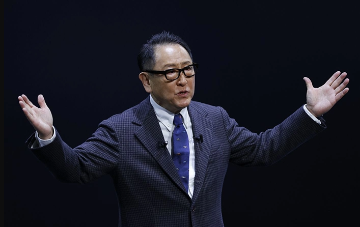 
Ông Akio là người đã góp công lớn giúp Toyota trở thành công ty sở hữu vốn hóa thị trường lớn nhất Nhật Bản, “cá kiếm” được hơn 20 tỷ lợi nhuận ròng trong năm tài chính gần nhất, vượt xa các đối thủ khác trong ngành, bao gồm cả Tesla

