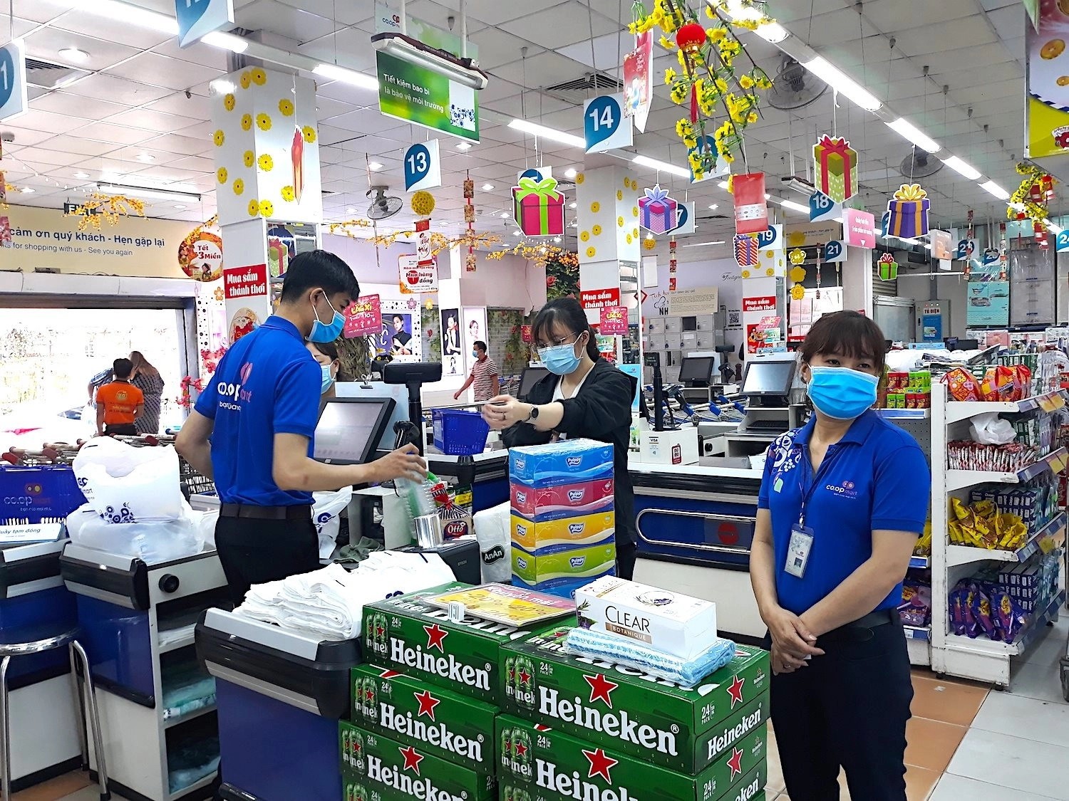Cùng với con số công bố như trên của CEO Saigon Co.op thì doanh thu hệ thống siêu thị này trong năm 2022 cũng đã giành lại cho mình được vị trí dẫn đầu trong nhóm các doanh nghiệp nội địa trong ngành như là WinMart, WinMart+ của Masan cùng với Bách hóa Xanh của Thế giới di động