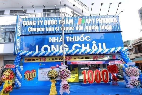 
Theo ghi nhận, trước năm 2022, Long Châu vẫn chưa phải là tên tuổi đáng gờm nhất trong miếng bánh bán lẻ được phẩm khi còn khá xa so với Pharmacity
