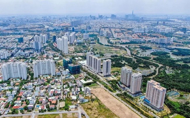 
Để cho thị trường bất động sản không đổ vỡ thì lãnh đạo của Hiệp hội Bất động sản Việt Nam cho hay, Ngân hàng Nhà nước cần phải bơm vốn cho nền kinh tế

