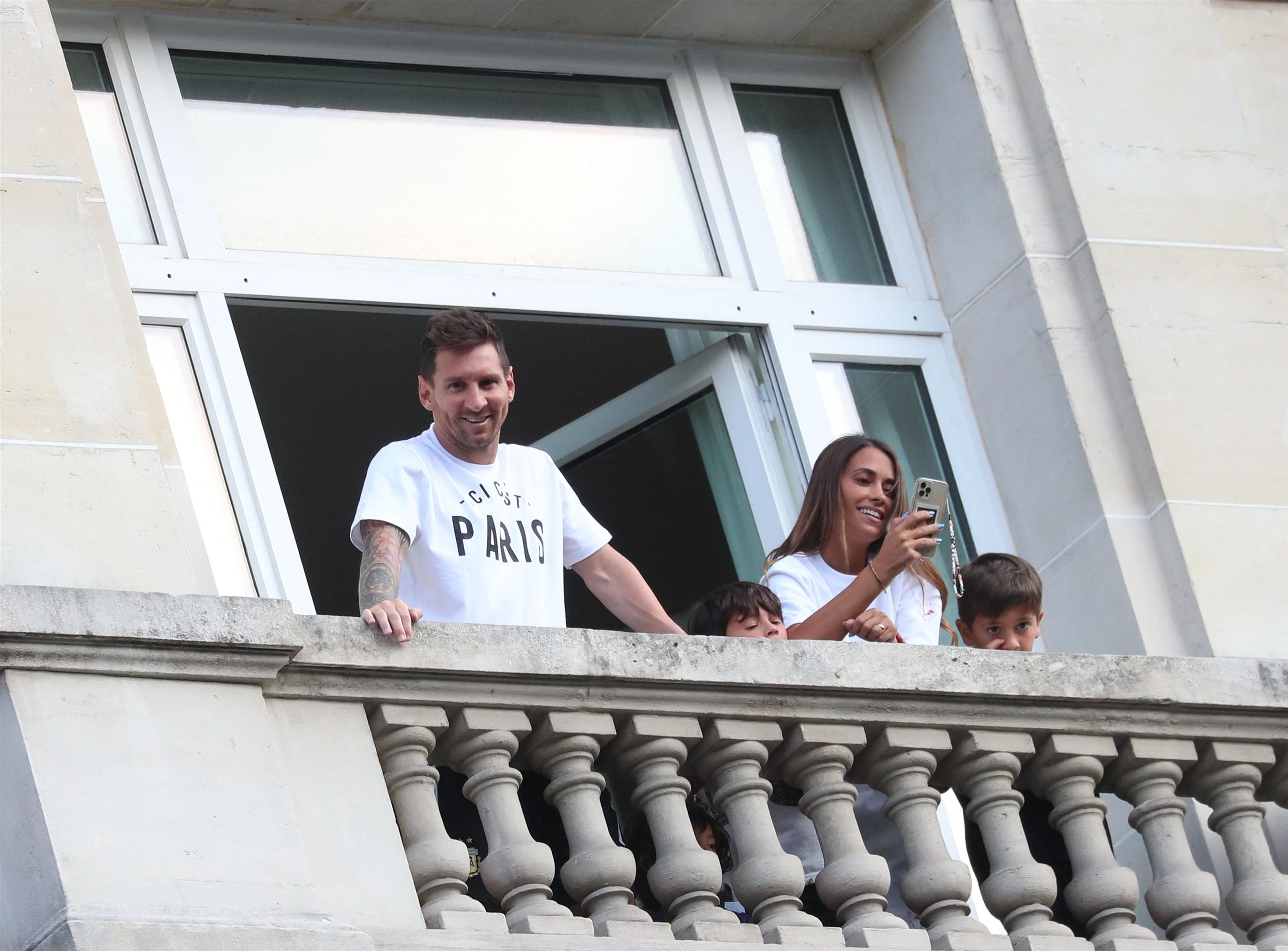 
Khi mới tới Paris, gia đình Messi phải ở tạm khách sạn.
